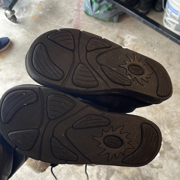 UGGS - Picture 6 of 7